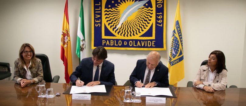 El Colegio Oficial de Químicos de Sevilla y La Universidad Pablo de Olavide firman un acuerdo para impartir microcredenciales de forma conjunta