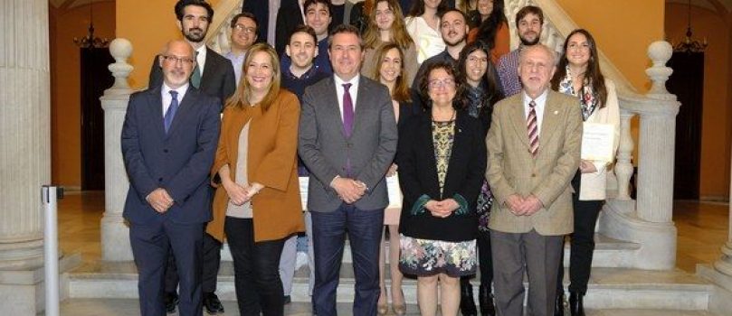 El VI Premio Joven a la Cultura Científica reconoce la labor investigadora de jóvenes de Sevilla y centros educativos