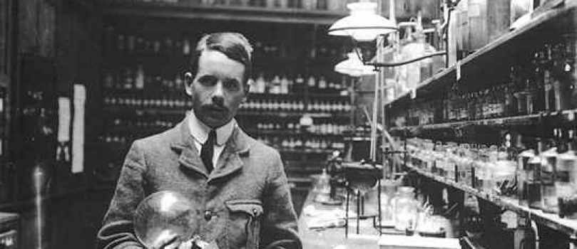 Henry Moseley, el joven que ordenó el rompecabezas de la tabla periódica